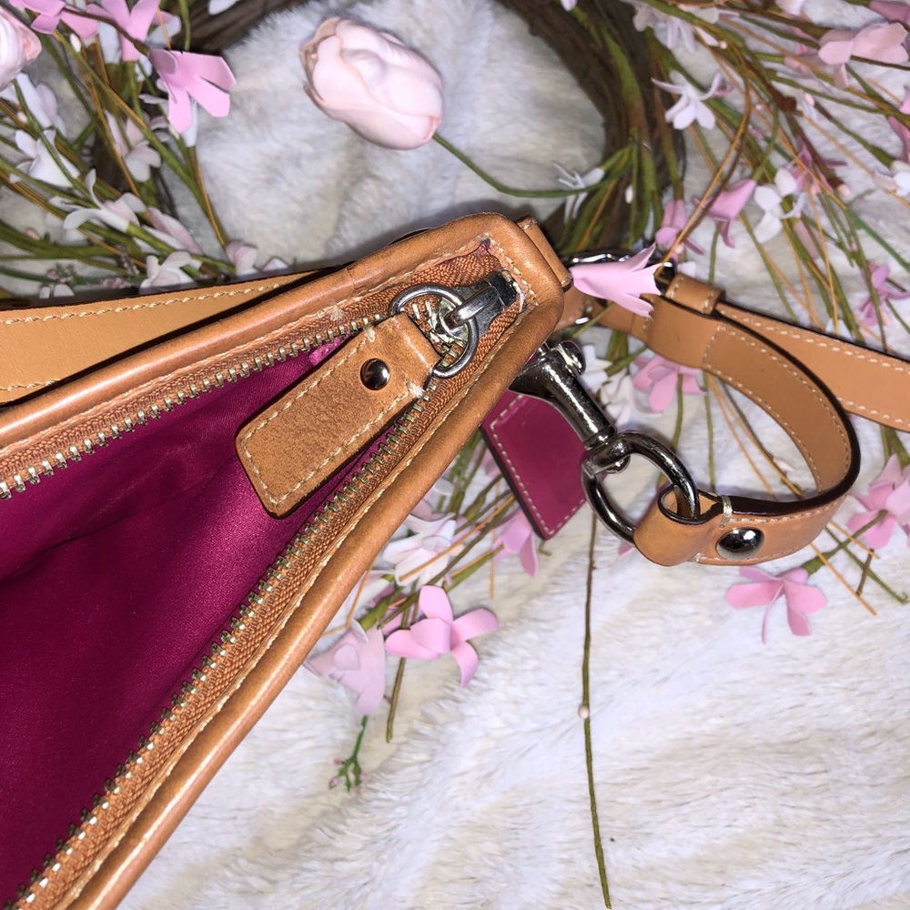 COACH TATTERSALL CONVERTIBLE HOBO - Picture 4 of 6